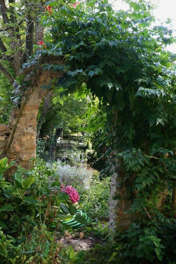 Le Moulin De La Planche Bed & Breakfast Cerelles Luaran gambar